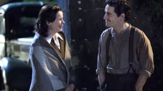 Escena de la película ‘Mi Mascota es un Monstruo’ (The Water Horse: Legend Of The Deep) con Alex Etel como Angus MacMorrow por Azteca 7.