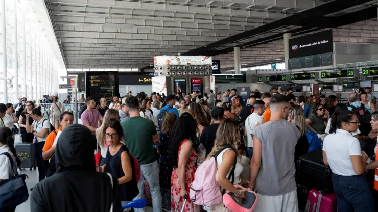 Caos en los aeropuertos de Catania