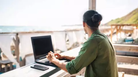 Proponene que los nómadas digitales paguen impuestos en México; esto debes saber