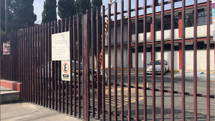 Estudiantes, maestros y padres de familia alistan el regreso a clases