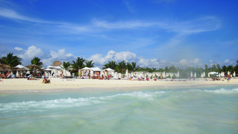 playa mamitas playa del carmen.jpg