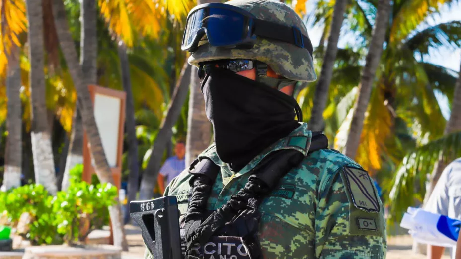 Realizan banderazo para fortalecer seguridad en Isla Mujeres