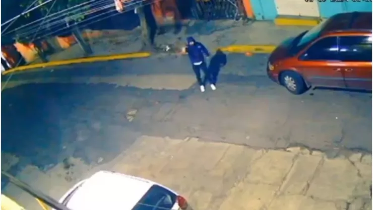VIDEO Familia es baleada en casa de Naucalpan tras recibir extorsiones