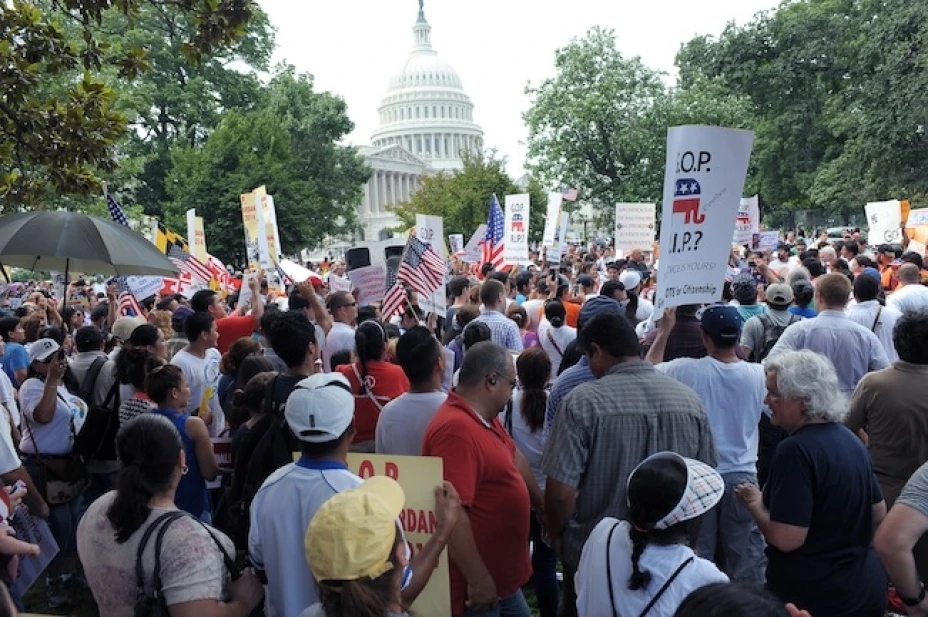 La caravana es parte de la campaña estatal llamada “el camino a la ciudadanía pasa por Bakersfield”, que se centra en presionar a McCarthy