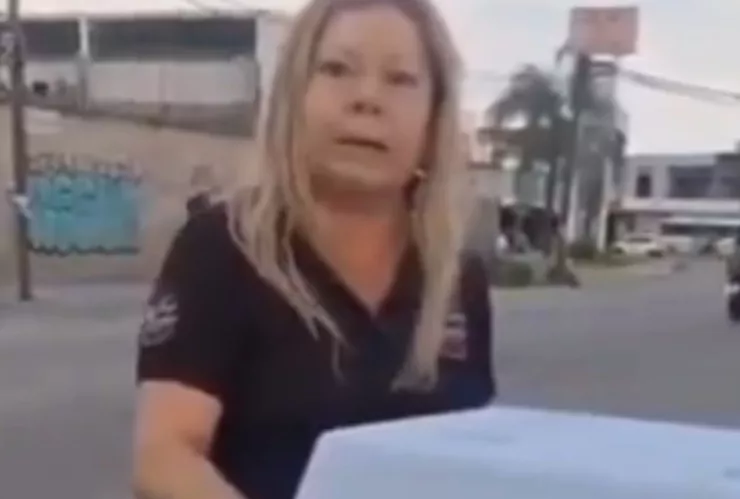 Lady Tamales: mujer agrede y derriba puesto de tamales; video se vuelve viral en redes sociales