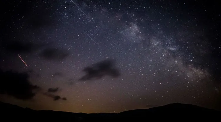 Lluvia de estrellas Dracónidas 2026: Hora exacta del punto máximo en México y cómo verla