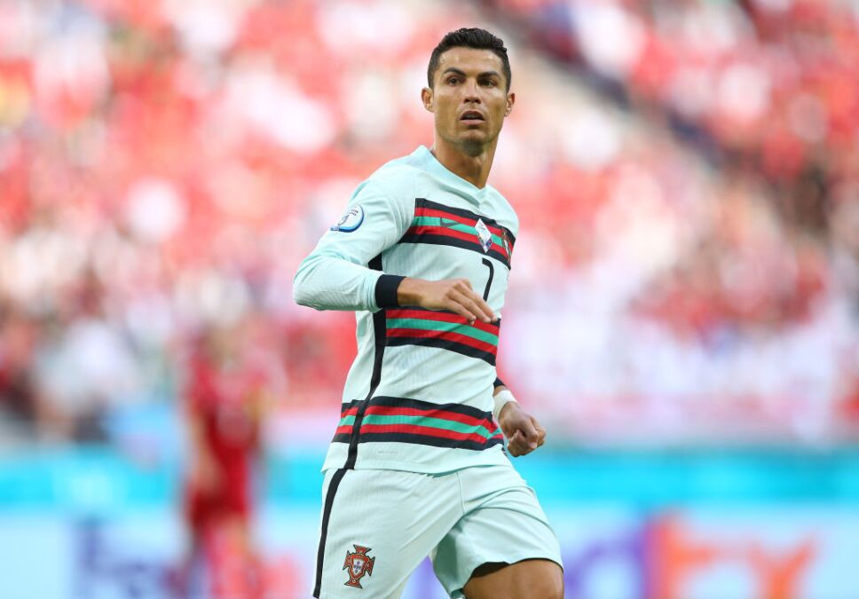 ISSSTE recomienda no tomar refresco con meme de Cristiano Ronaldo