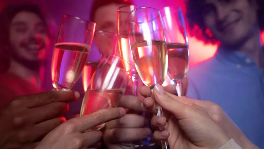 PORTADA horóscopo de hoy excesos.jpg