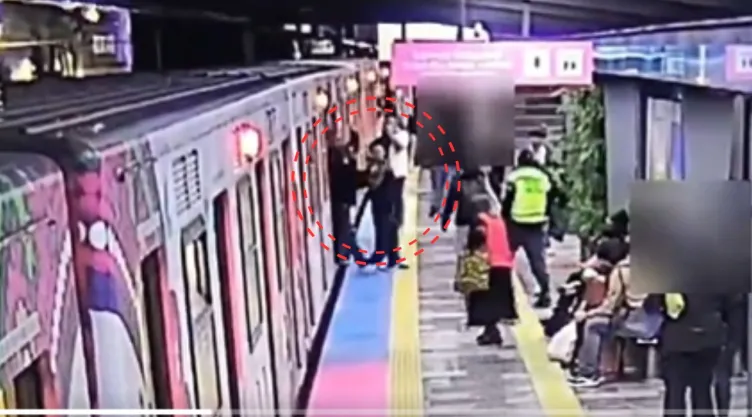 Así fue la detención de tres hombres en el Metro tras robar una tienda | VIDEO
