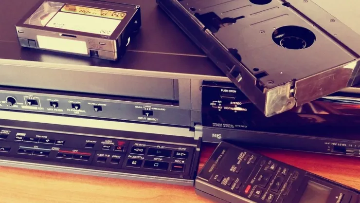 mujer-vhs-policia.jpg