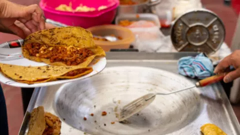 ¿Cuánto cuestan los famosos huaraches en las Fiestas de Octubre 2024?