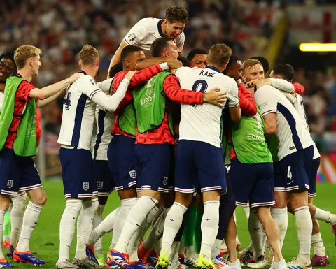 Inglaterra celebra su pase a la final de la EURO