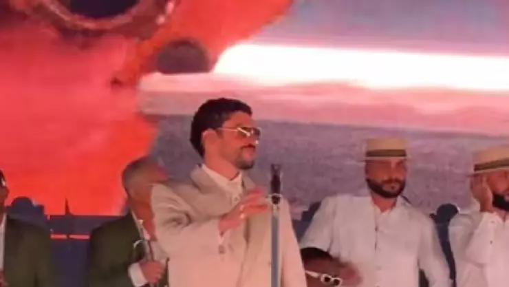 ¡CONMOVEDOR! Bad Bunny dedica homenaje al fallecido cantante Yeison Jiménez en pleno concierto: VIDEO