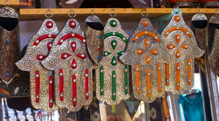 ¿Cómo hacer amuletos para proteger tu casa?