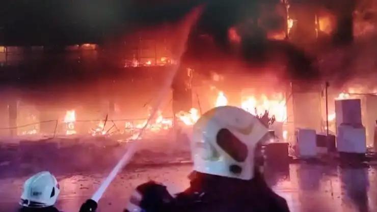 Incendio en edificio de Taiwán deja decenas de muertos y heridos