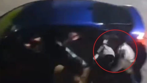 VIDEO: Roban con violencia vehículo en Chimalhuacán; víctima se ‘cuelga’ de ladrón para que no escapen