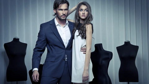 ddc hombre estirado mujer