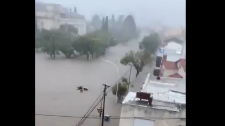 Lluvias dejan hasta 10 muertos en Argentina.
