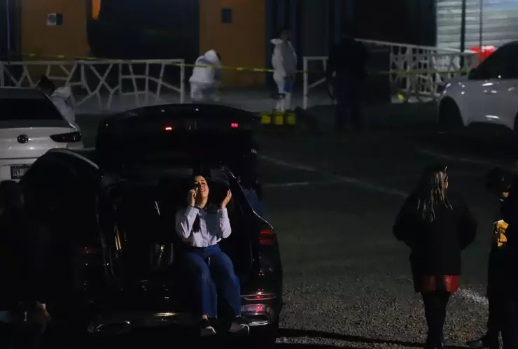 Esposa de Gail Castro, hermano de Markitos Toys, llorando