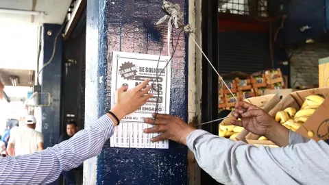 Alertan falsas ofertas de trabajo en el Mercado de Abastos; podría tratarse de reclutamiento forzado en Guadalajara