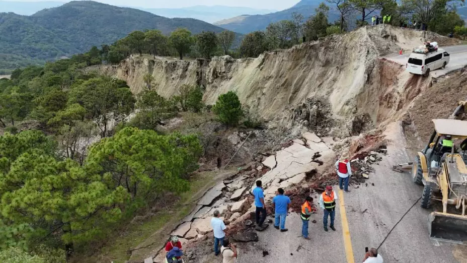 Colapso en la carretera Chilapa–Tlapa