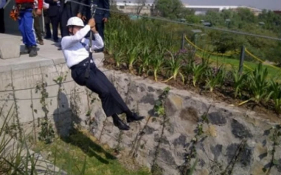 Calderón se lanza de la tirolesa. (Foto: Tomada de Internet)