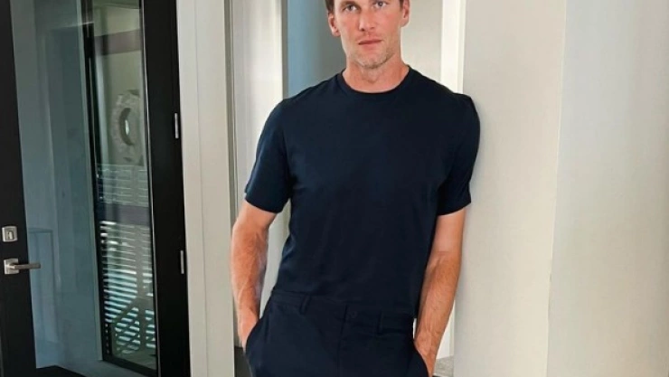 Tom Brady se retira de la NFL y consigue empleo millonario
