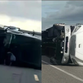Dos tráileres volcados en Oaxaca.