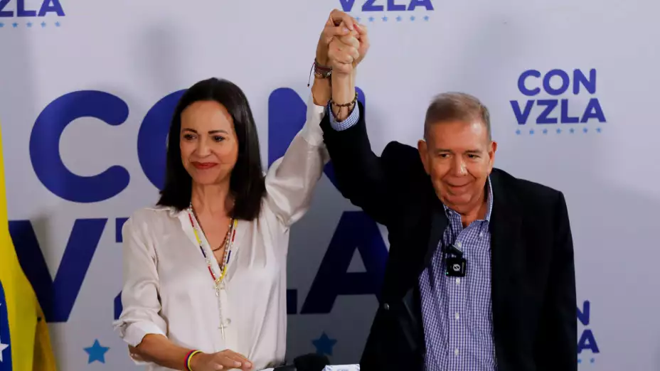 María Corina Machado levanta la mando de Edmundo González.