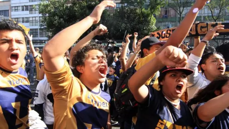 El alcalde de Coyoacán, Manuel Negrete, invitó a ver el partido por televisión, pues el pasado domingo aficionados de los Pumas se presentaron a las afueras del Estadio Olímpico Universitario.