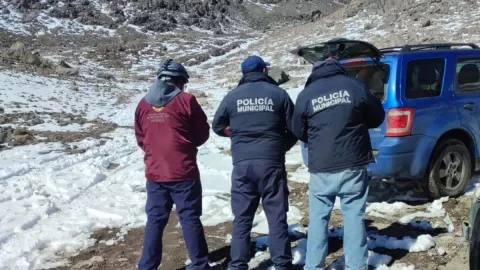 Rescatan a tres alpinistas perdidos en el Pico de Orizaba.jpg