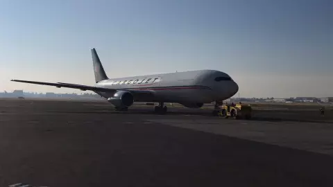 Segundo embarque de vacunas contra la Covid-19 llega a México.