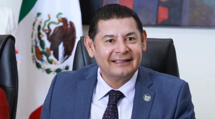 Foto de Alejandro Armenta, gobernador de Puebla.