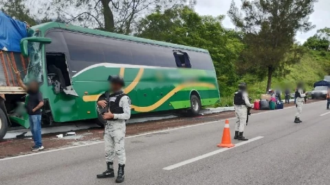 Este martes 29 de agosto de 2023 se registró un fuerte choque en la Autopista del Sol, Guerrero.