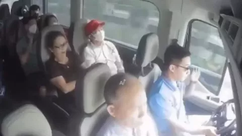 Tragedia en Vietnam autobús se estrella y deja víctimas fatales.jpg