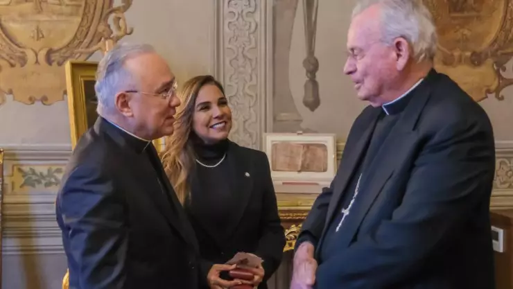 Mara Lezama se reúne con Monseñor Peña Parra en el Vaticano