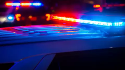 Detienen a dos personas por el robo a pasajeros de un taxi en Benito Juárez