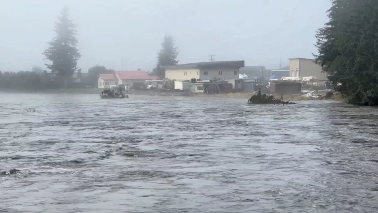 Alaska enfrenta inundaciones históricas por desbordamiento del glaciar Mendenhall