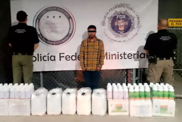 Sonora: Descubren 157 litros de metanfetamina oculta en tráiler; chofer se puso nervioso