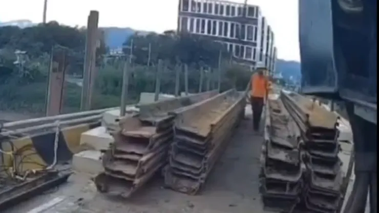 Trabajador es aplastado por material de construcción