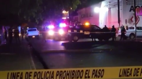 Criminales incendian boutique en Culiacán; en ataque muere un menor y joven resulta con graves quemaduras