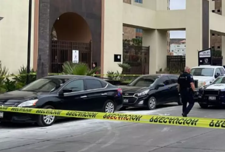 Hallazgo de cuerpo en un auto afuera de plaza en Zona Río de Tijuana