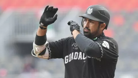 Adri&aacute;n “El Tit&aacute;n” Gonz&aacute;lez en los Mariachis de Guadalajara