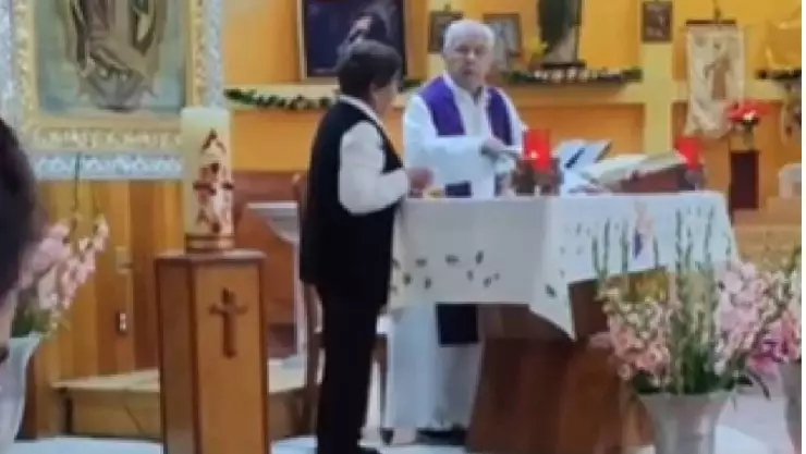 Sacerdote expulsa a madre de iglesia por el llanto de su bebé