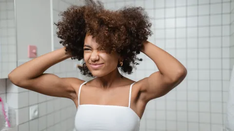 Los remedios caseros que ayudan a que tu cabello esté libre de frizz