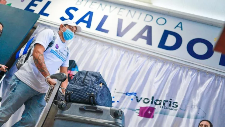 Volaris El Salvador bitcoin