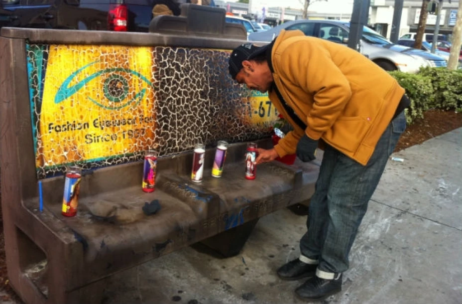 En esta banca fue quemada viva la indigente