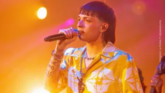 Peso Pluma cantando (2).jpg