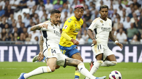 Julián Araujo ante el Real Madrid