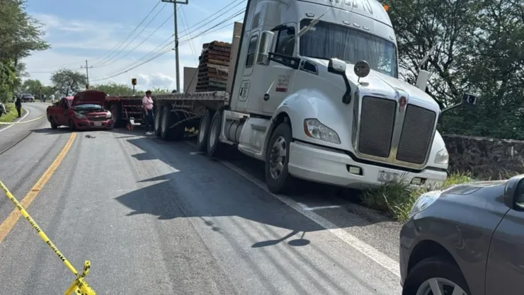 Reportan FUERTE choque múltiple en Carretera de Guadalajara; el saldo fue fatal